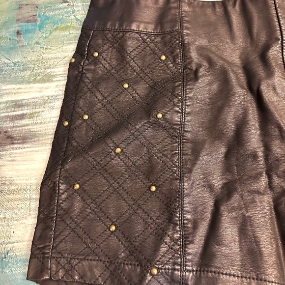 Silence + Noise Faux Leather Shorts - Picture 4 of 9